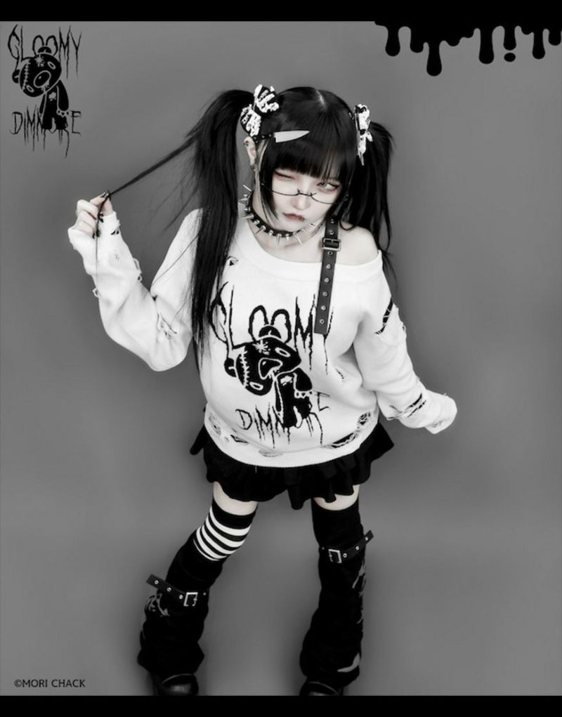 GLOOMY×DimMoire グル〜ミ〜いたずらニット ホワイト（WHITE） DimMoire【ディムモアール】GLOOMY×DimMoire グル～ミ～いたずら