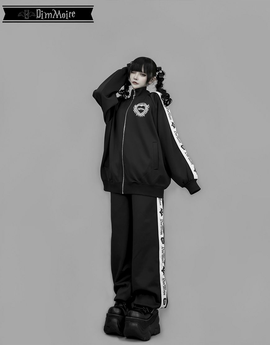 DimMoire ロゴプリントジャージパンツ 🖤💀𝕯𝖎𝖒𝕸𝖔𝖎𝖗𝖊 𝕬𝖕𝖗𝖎𝖑 𝟐𝟎𝟐𝟓💀🖤 【 ロゴプリント