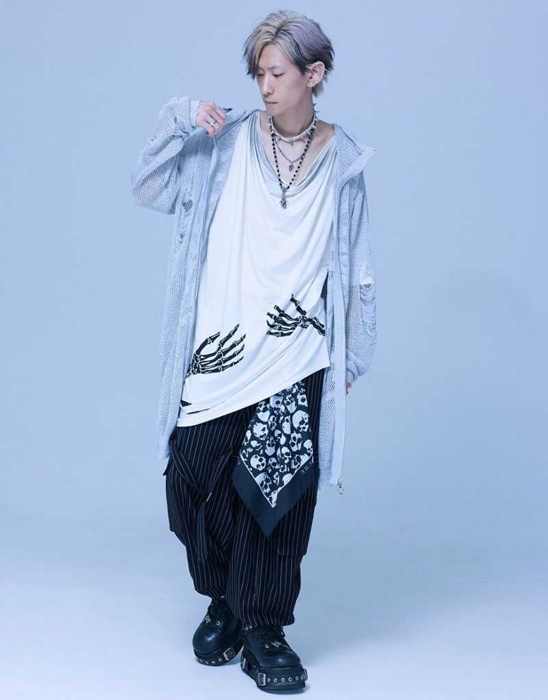 GAMCHU ガムチュ 骨までお大事に綻びboneロンT ブラッ GAMCHU ガムチュ 骨までお大事に綻びboneロンT ブラッ ACRO TOKYO]