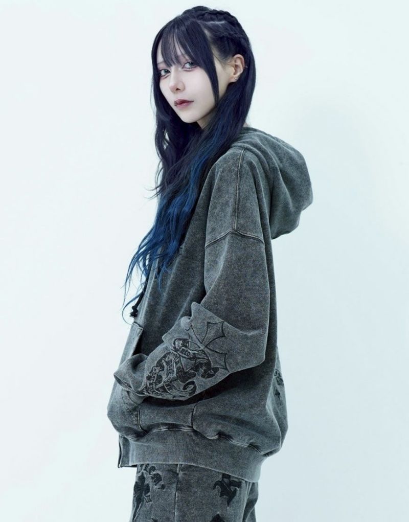 REFLEM クロス刺繍パーカー REFLEM（レフレム）の「『REFLEM/レフレム』クロス刺繍ZIP