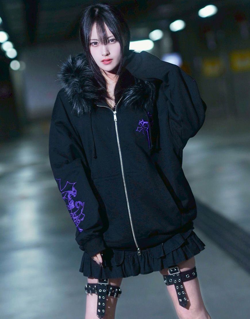 REFLEM【レフレム】チェーン付きクロックブリントスウェットトレーナー